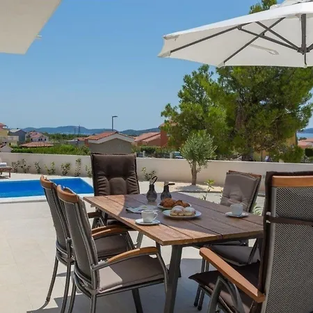 Ferienhaus Fur 6 Personen Ca 100 Qm In Vodice, Dalmatien Norddalmatien Vodice