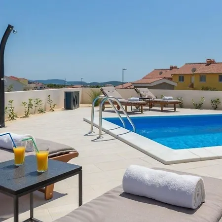 Ferienhaus Fur 6 Personen Ca 100 Qm In Vodice, Dalmatien Norddalmatien Holiday home