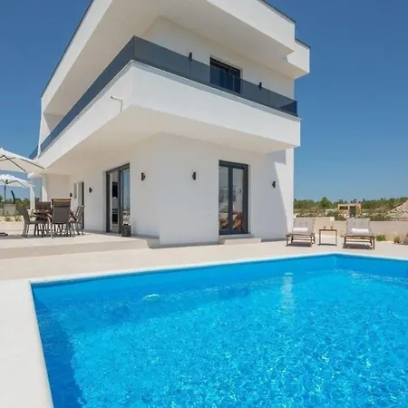 Ferienhaus Fur 6 Personen Ca 100 Qm In Vodice, Dalmatien Norddalmatien * Vodice